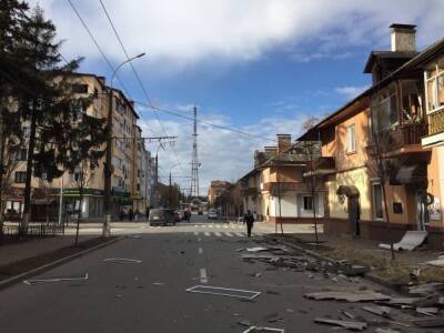 Российские войска ракетами атаковали центр Чернигова: кадры последствий и срочное обращение