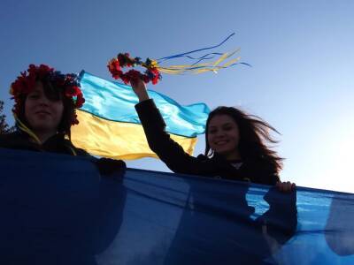 В мире проходят массовые демонстрации в поддержку Украины и мира