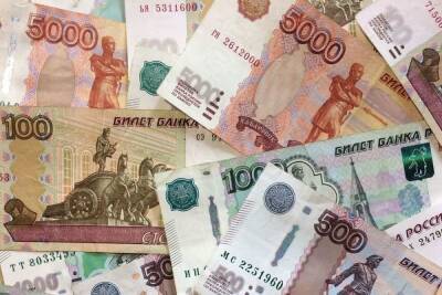«Прошла пять банкоматов»: петербуржцы жалуются на огромные очереди для снятия наличных