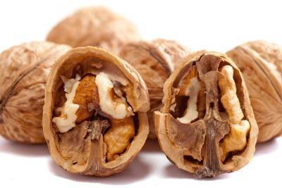 Медик заявил, что грецкие орехи улучшают здоровье сердца и продлевают жизнь