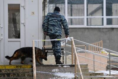 Эвакуация проводится в школах Владивостока из-за сообщения о "минировании"