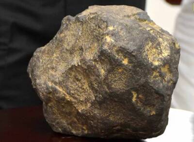 Британец заработал 64 тысячи долларов после того, как уволился с работы и нашел фрагменты метеорита