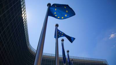 ЕС утвердил запрет авиаперелётов и санкции против ЦБ России