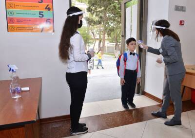 В Азербайджане обнародовано число школ и классов на дистанционном обучении