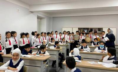 В МНО попросили не политизировать появление красных галстуков в одной из школ Ташкента