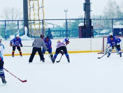 Хоккейная коробка стадиона «ТРУД» стала центром спортивных баталий среди ветеранов - хоккеистов Кунгурского округа