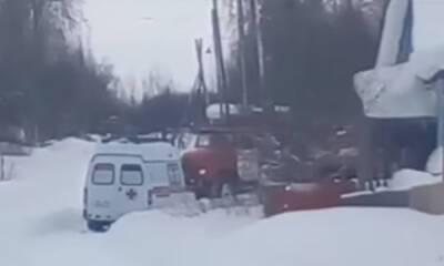 В карельском поселке «скорая» застряла в снегу: ее не смогли вытащить даже пожарные