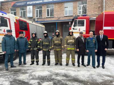 Депутаты Колунов и Володин вручили сертификат на ремонт машины пожарной части Красногорска