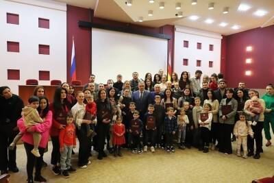 24 многодетные семьи из Владикавказа получили соцвыплату на новое жилье