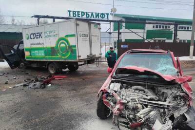 В серьёзном ДТП на Макарова в Твери скончалась пассажирка
