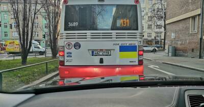 Общественный транспорт Праги украсили флагами Украины (ФОТО)