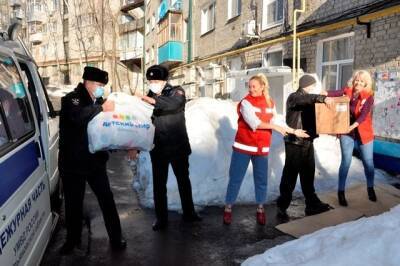 Ульяновские полицейские собрали гуманитарную помощь для эвакуированных жителей ДНР и ЛНР