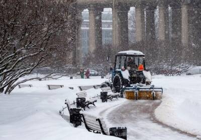 Более 3,5 млн кубометров снега вывезли с улиц Петербурга за зиму