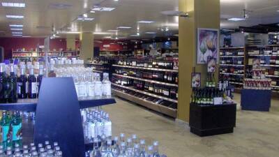 Финляндия приостановила продажу российского алкоголя