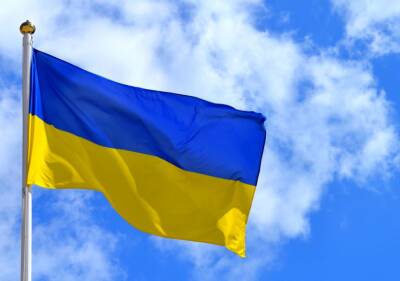 Ниагарский водопад подсветили в цветах флага Украины: в сети показали впечатляющие фото и мира