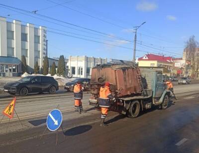 В Смоленске продолжаются работы по аварийному ямочному ремонту дорог