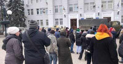 "Русский корабль, иди нах...й". В оккупированном Бердянске люди вышли на митинг (видео)