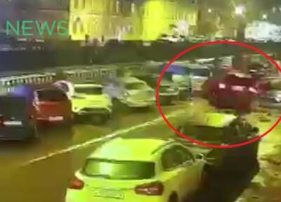 Пьяный инспектор ГИБДД в Петербурге на Mercedes протаранил 13 автомобилей