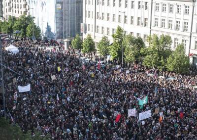 В Праге на митинг против Бабиша и Земана вышли 20 тыс. человек
