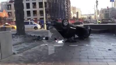 Машина врезалась в мемориал «Стена скорби» в центре Москвы