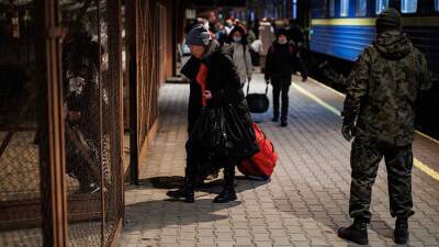 Премьер Польши назвал число ежедневно прибывающих из Украины беженцев