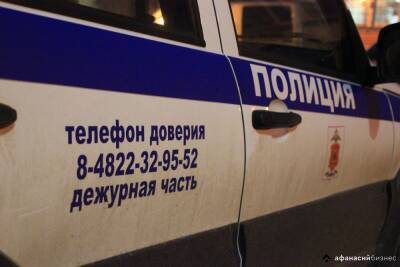 Житель Тверской области всю ночь выносил с предприятия аккумуляторы от грузовиков МАЗ