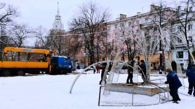 В центре Воронежа демонтировали «зимний» фонтан