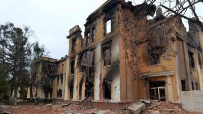 Российская армия обстреливает школы и жилые районы Харькова: десятки убитых и раненых