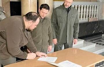 Зеленский подписал заявку на членство Украины в Евросоюзе