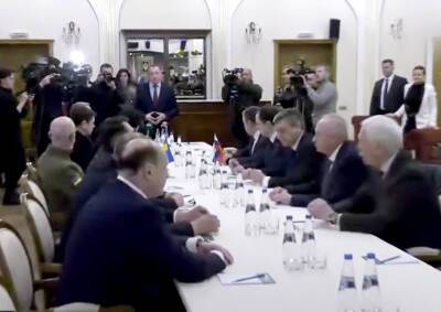 Сутки ожидания: завершился первый раунд российско-украинских переговоров
