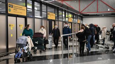 «Хорошо, что узнали не в аэропорту»: более 27 тысяч российских туристов застряли за рубежом из-за отмены рейсов