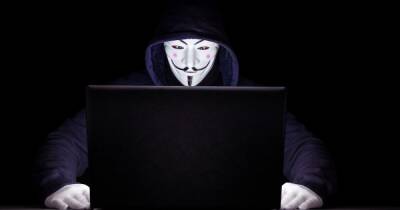 Хакеры Anonymous пообещали все деньги россиян перечислить в помощь ВСУ (видео)