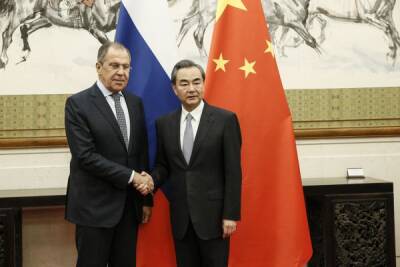 Главы МИД России и Китая обсудят подготовку встречи лидеров двух стран