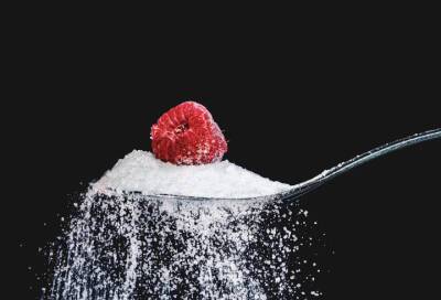 «Известия»: ФАС рекомендовала производителям сдержать повышение цен на сахар