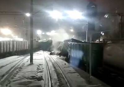 В Москве два человека пострадали при сходе товарных вагонов с рельсов