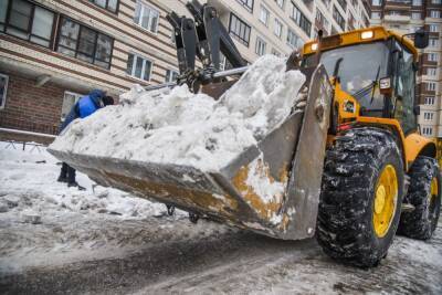На борьбу со снежными завалам в Мурино направят дополнительную технику