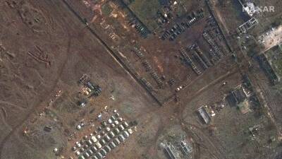 На спутниковых снимках лагерей военных РФ - палатки и «Искандеры»