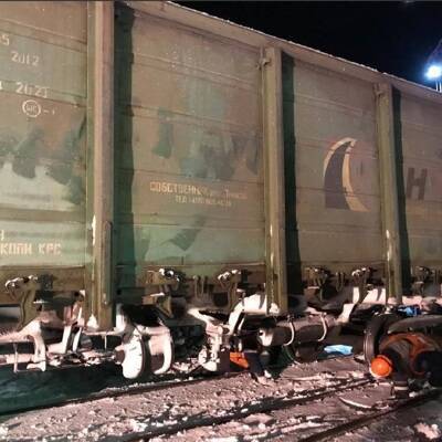 Шесть вагонов товарного поезда сошли с рельсов на юго-востоке Москвы