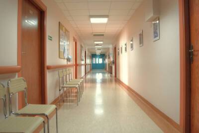 Плановую медпомощь в поликлиниках Великого Новгорода временно приостановили