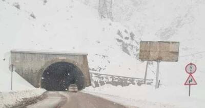 На 39-86 километрах автодороги «Душанбе — Чанак» идёт интенсивный снег
