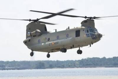 Испанская армия получила первый модернизированный вертолет Chinook