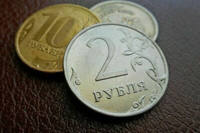 Российский рубль назвали самой недооцененной валютой по «индексу бигмака»