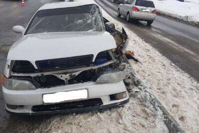 В Белгородской области молодой водитель Тойоты влетел в столб ЛЭП