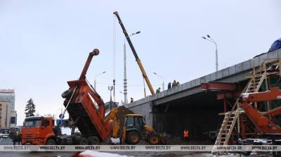 ФОТОФАКТ: В Минске продолжается строительство моста на Немиге
