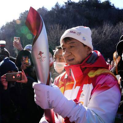 Джеки Чан принял участие в эстафете огня зимних Олимпийских игр