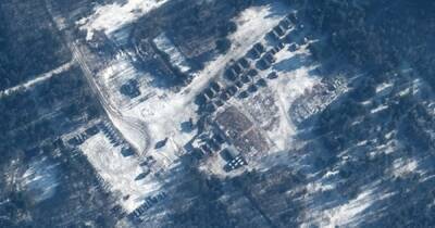 Развертывают полевые лагеря и "Искандеры": новые спутниковые снимки войск РФ вокруг Украины