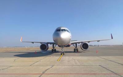 Летевший в Самарканд самолет совершил экстренную посадку в Казахстане