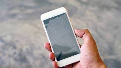 Эксперт по телекоммуникациям Половников рассказал об особенностях трещин на экране смартфона