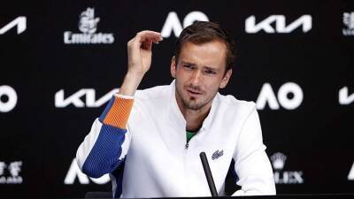 Российский теннисист Медведев снялся с турнира в Нидерландах