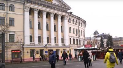 СМИ опубликовало видео, как воровали бюллетени на выборах в Могилянке: "обливают одну из урн, а также выносят другую"